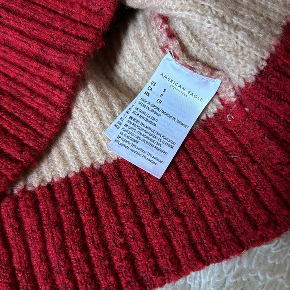 American Eagle Red Beige Striped Button Front Cropped V Neck Cardigan size Small - Picture 9 of 16